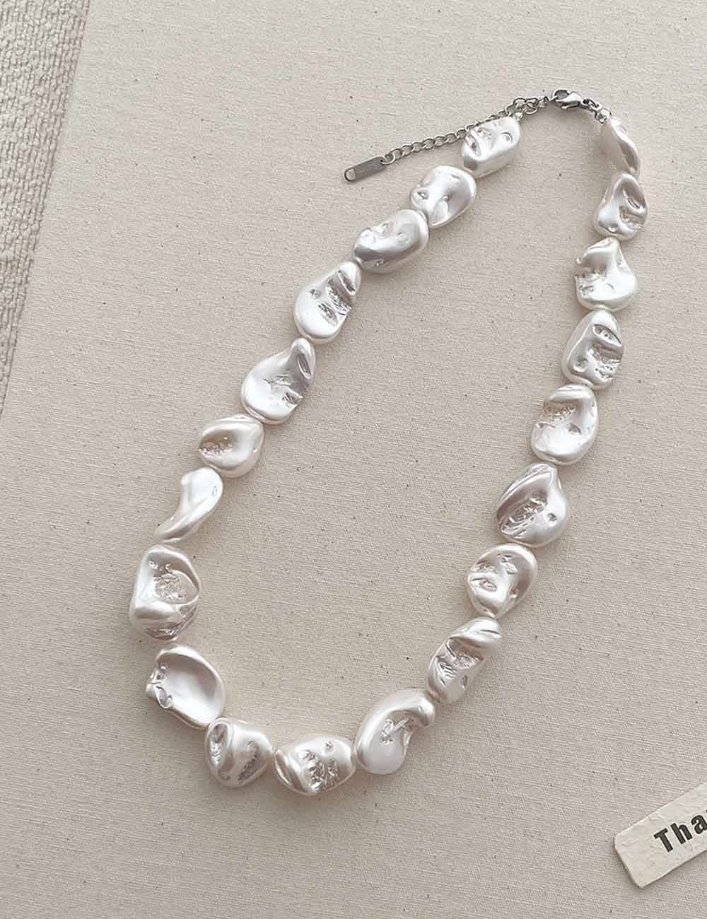 Irregular Baroque Pearl Choker — beige necklace