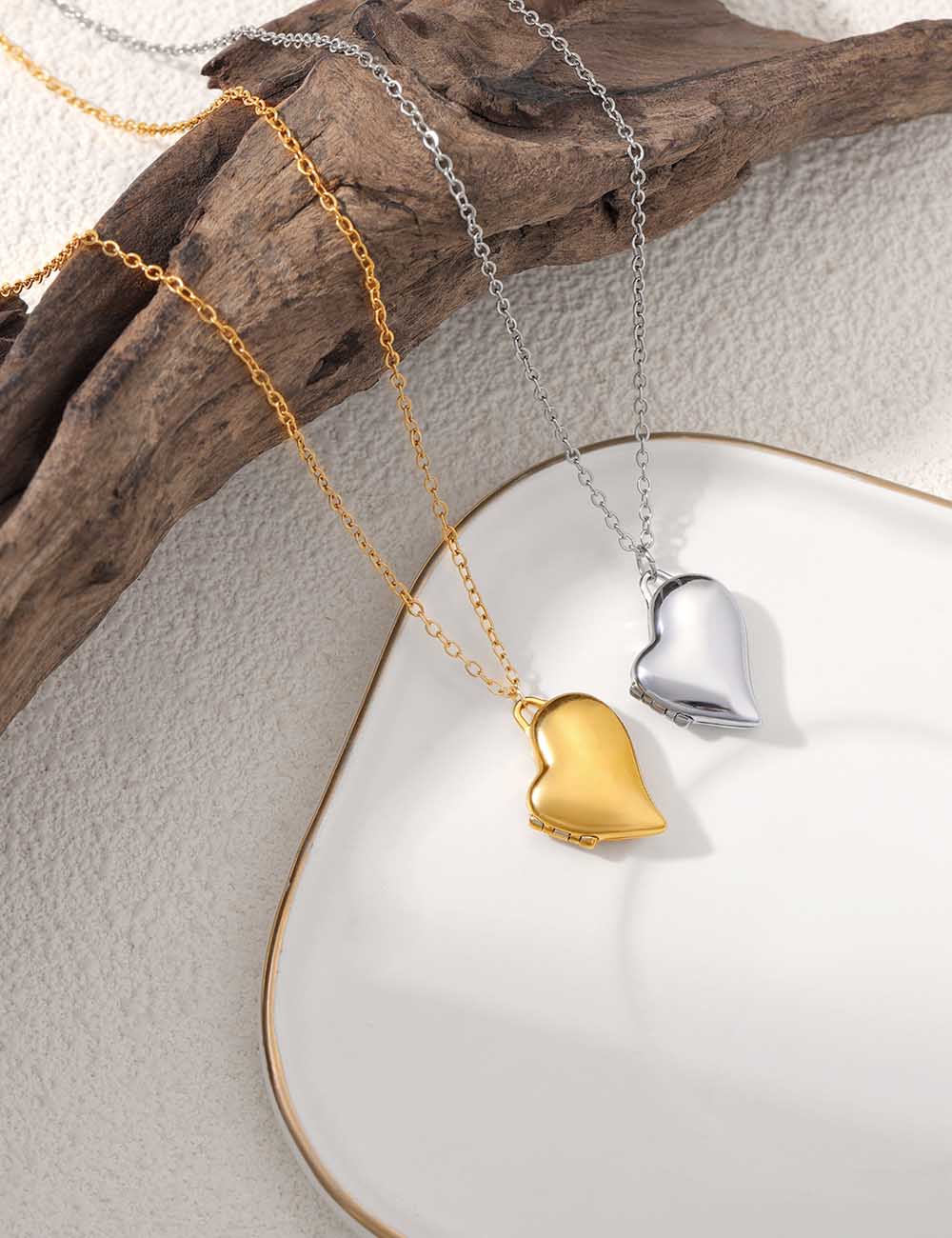 Gold-Plated Oval Rhinestone Necklace — necklace