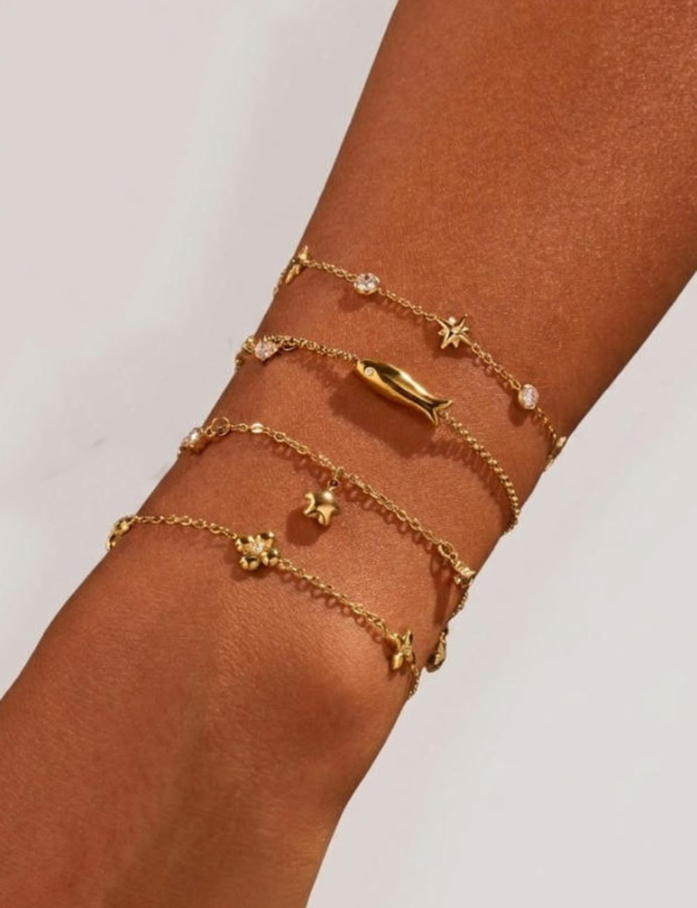 Rhinestone Star Pendant Bracelet — bracelet