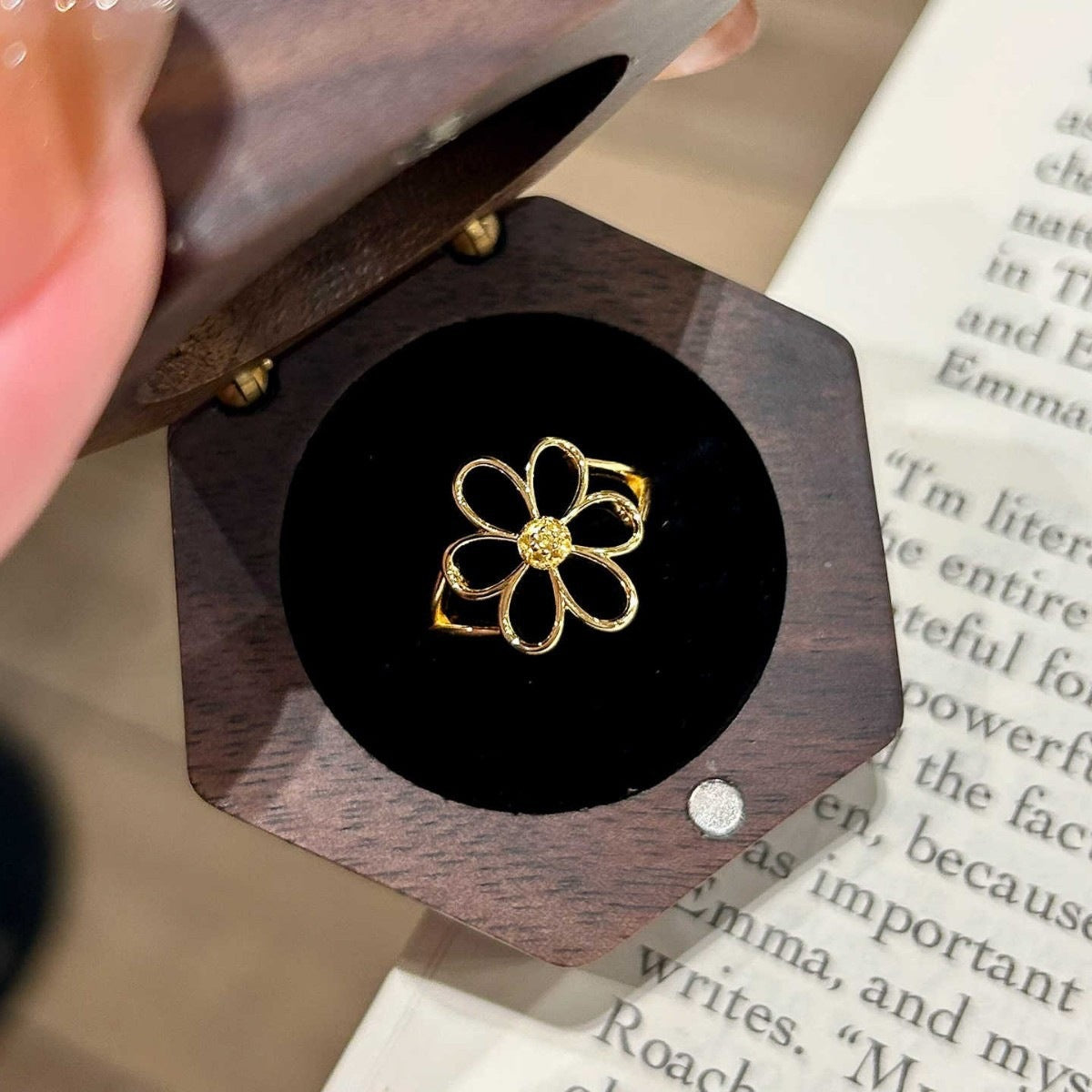 Hollow Daisy Floral Ring — ring, view 4