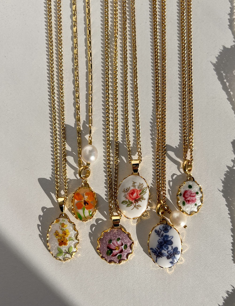 Floral Print Oval Pendant Necklace — necklace