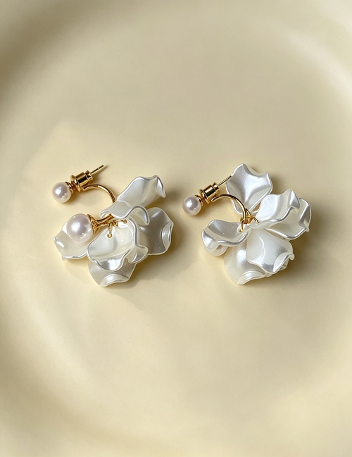 3D Layered Floral Stud Earrings — white earrings